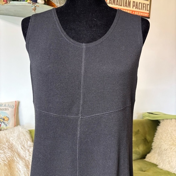 Pretty Angel Black linen-blend knit layered hem shift dress - Picture 4 of 10